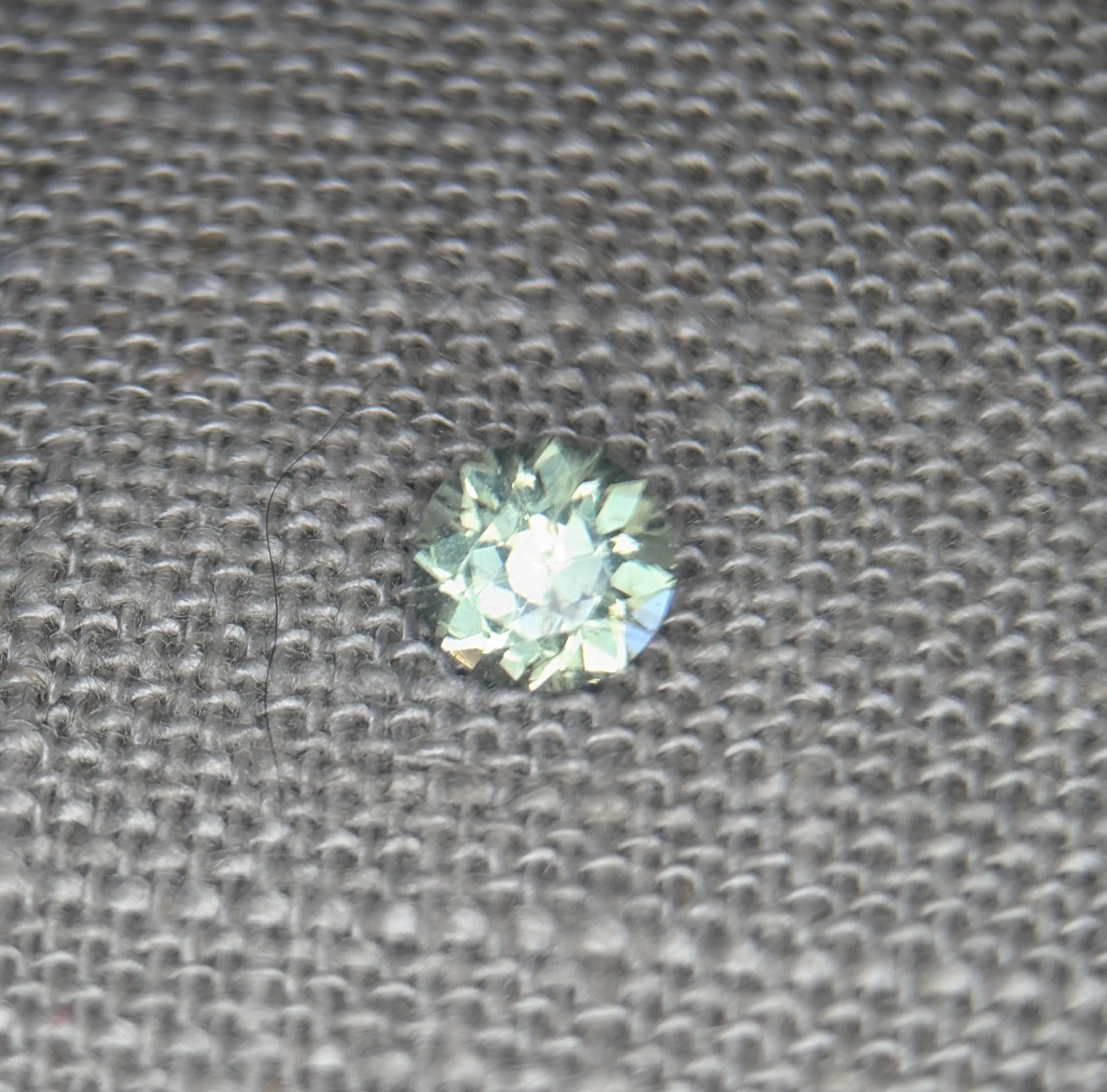 1.01ct GORGEOUS MINT GREEN MONTANA SAPPHIRE
