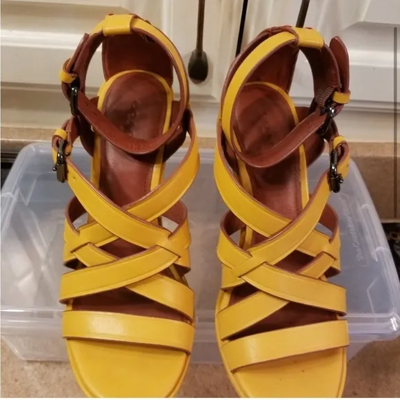 BEAUTIFUL Coach Dawn Leather Wedge