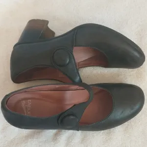 Dansko Women's Black Page Waterproof Mary Jane Heel Size 9