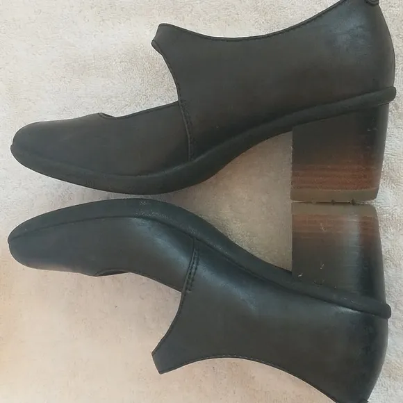 Dansko Women's Black Page Waterproof Mary Jane Heel Size 9