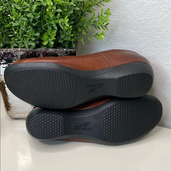 Dansko Women's Fawna Mary Jane in Brown Size 39EU/8.5 US