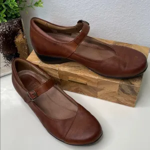 Dansko Women's Fawna Mary Jane in Brown Size 39EU/8.5 US