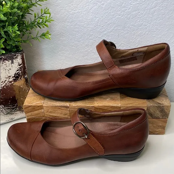Dansko Women's Fawna Mary Jane in Brown Size 39EU/8.5 US