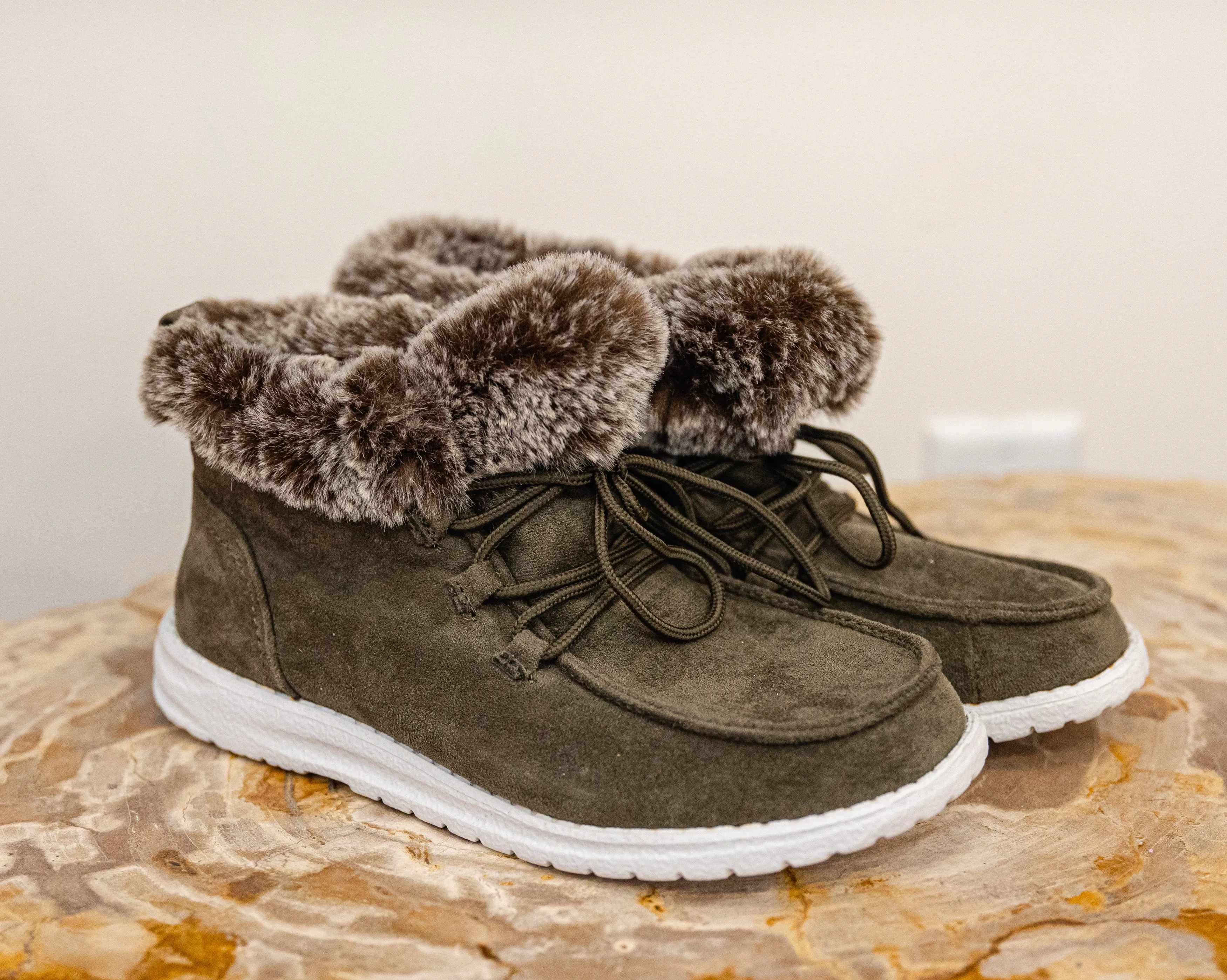 Fira Khaki Cozy Lace Up