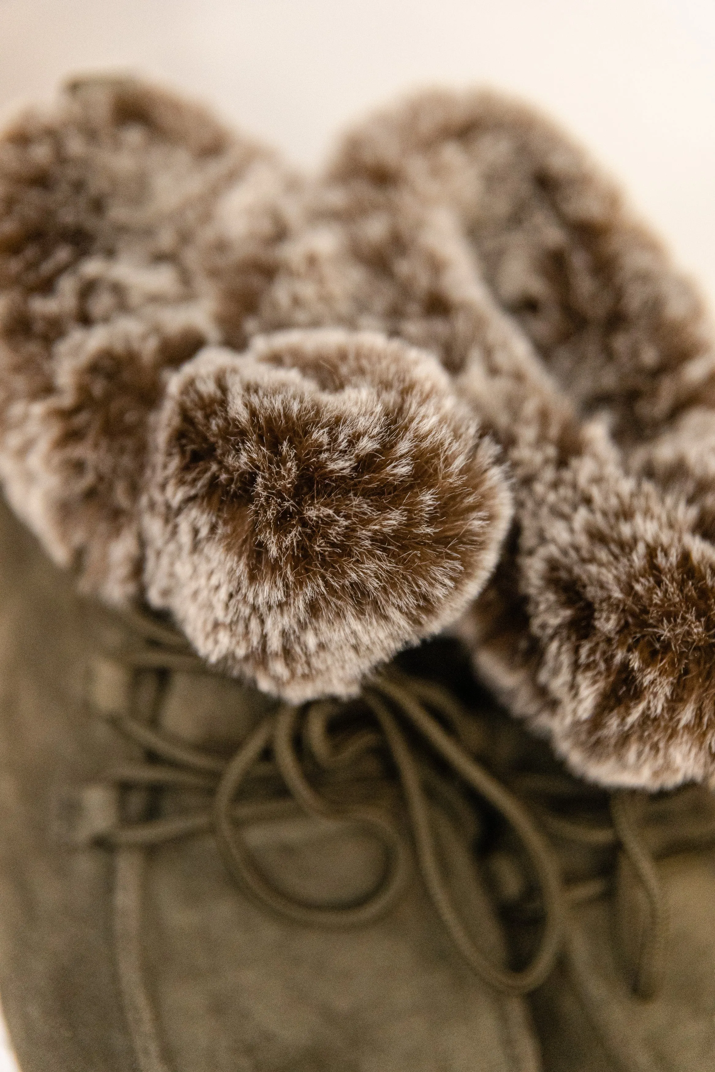 Fira Khaki Cozy Lace Up