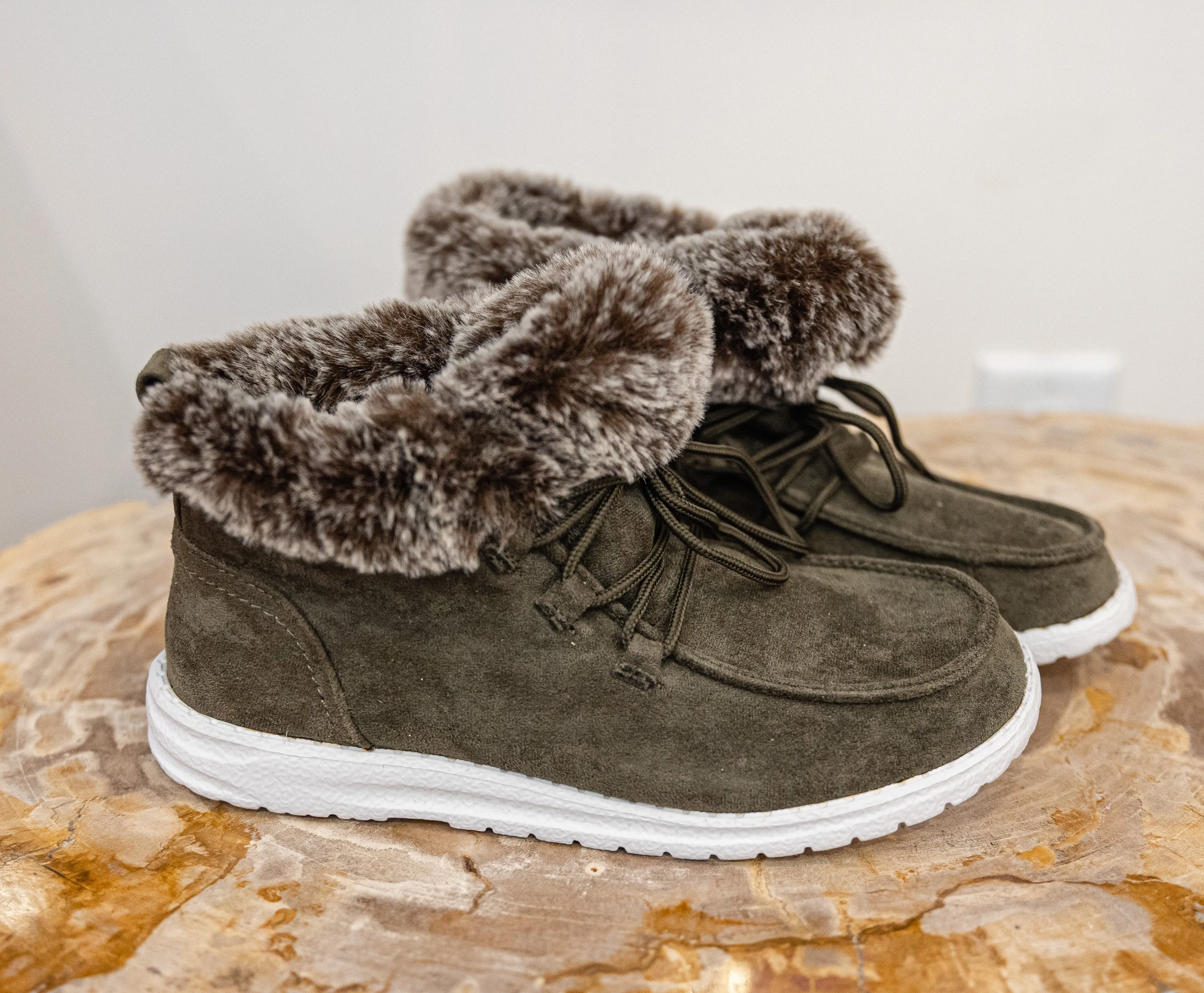 Fira Khaki Cozy Lace Up