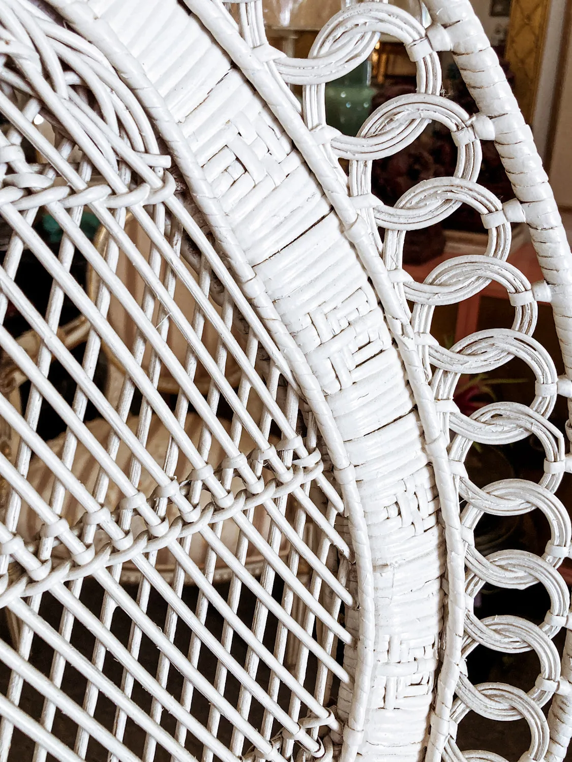 Gorgeous Vintage Antique-Inspired Intricately Woven White Wicker Peacock Chair