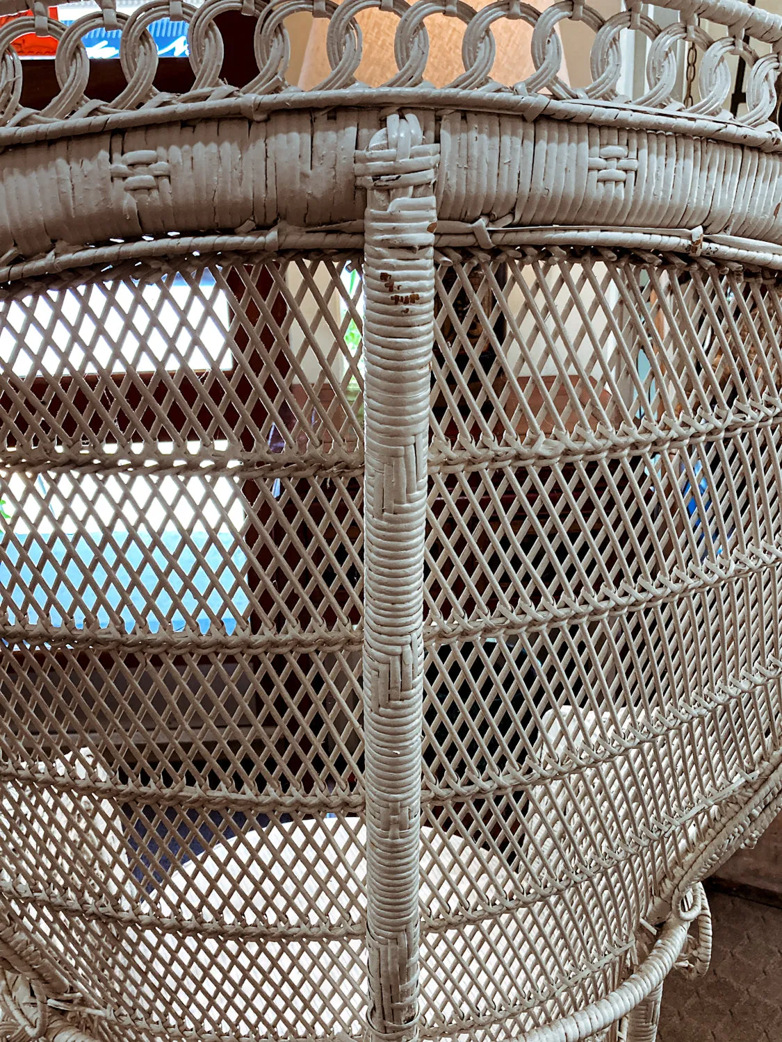 Gorgeous Vintage Antique-Inspired Intricately Woven White Wicker Peacock Chair