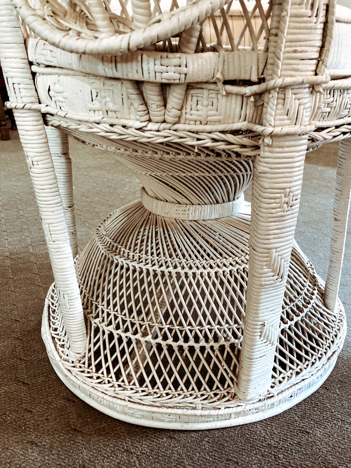 Gorgeous Vintage Antique-Inspired Intricately Woven White Wicker Peacock Chair