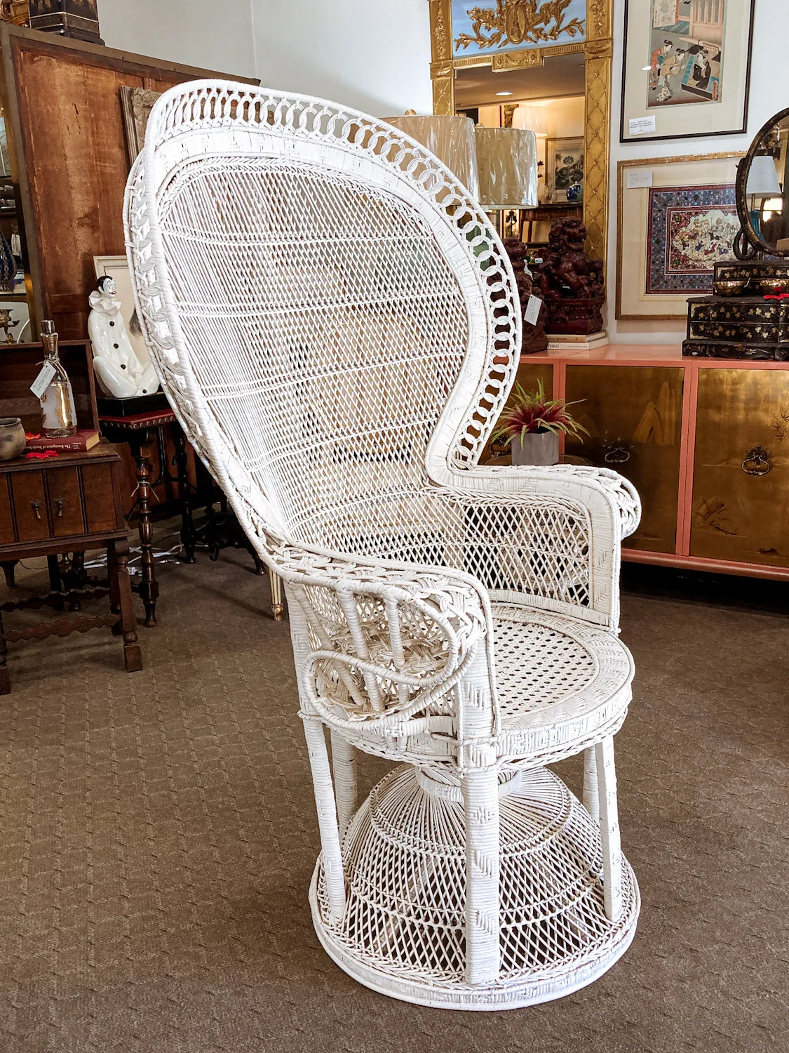 Gorgeous Vintage Antique-Inspired Intricately Woven White Wicker Peacock Chair