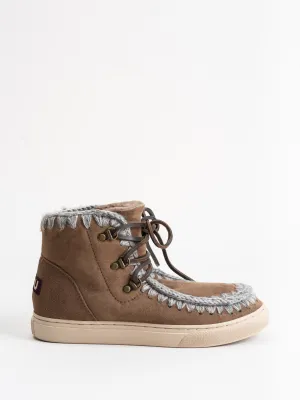 lace up sneaker