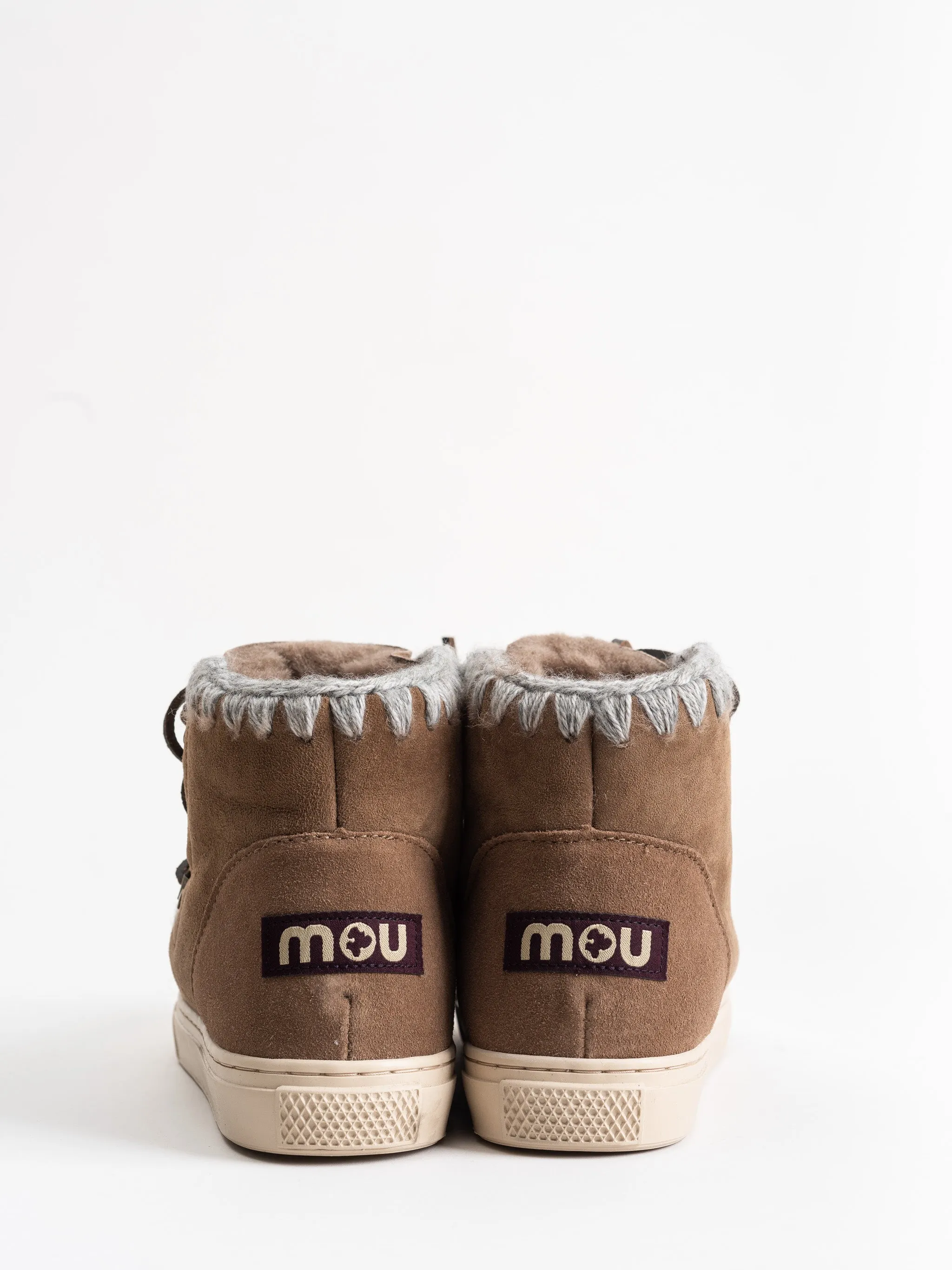 lace up sneaker
