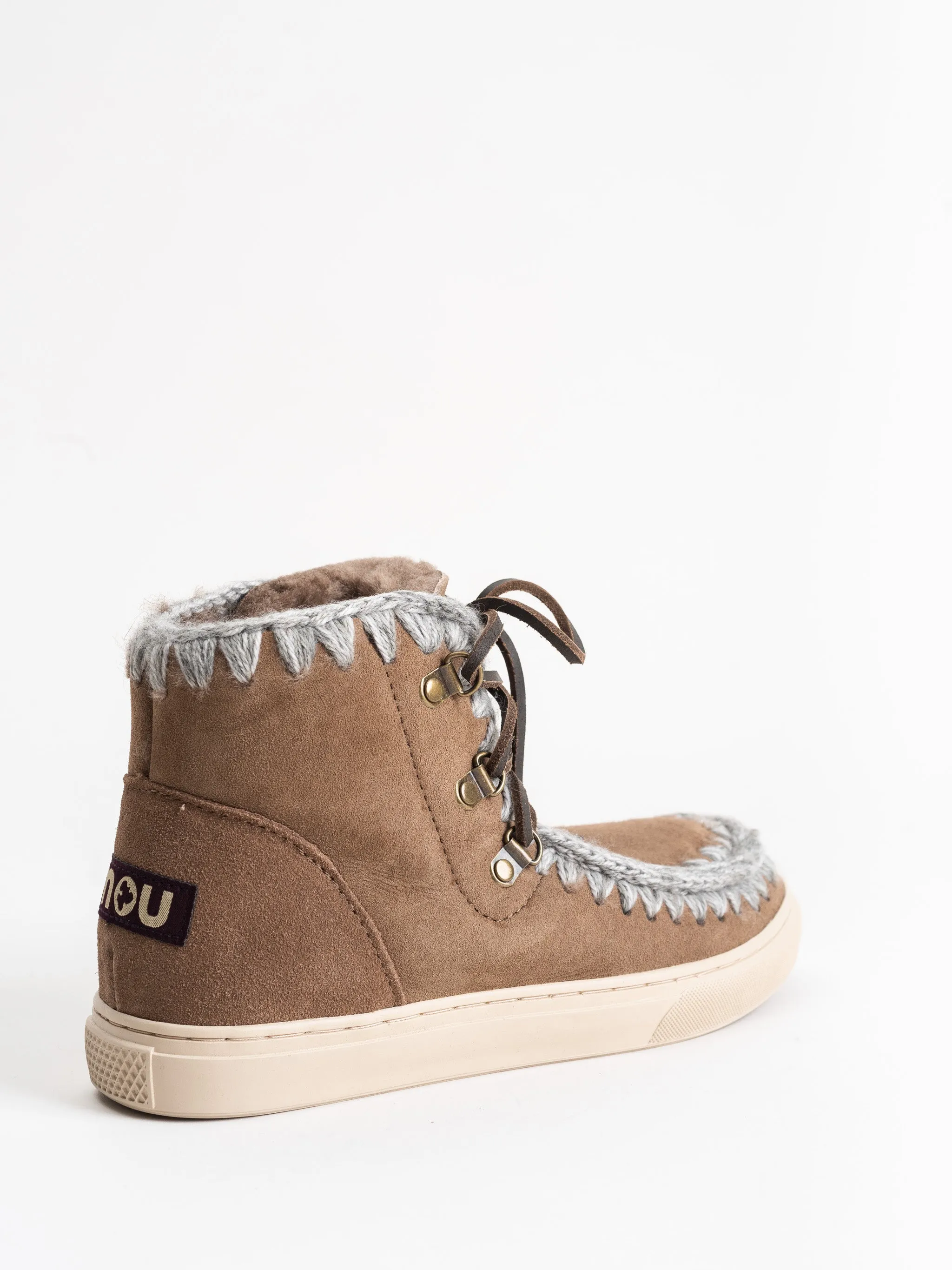 lace up sneaker