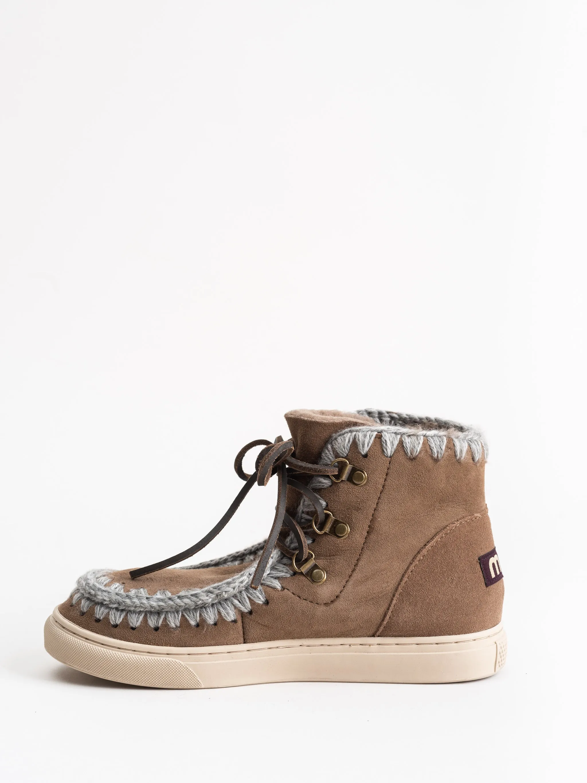 lace up sneaker