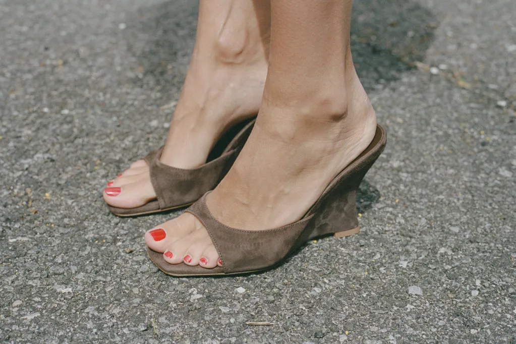 LIDO WEDGE, MOLTEN SUEDE