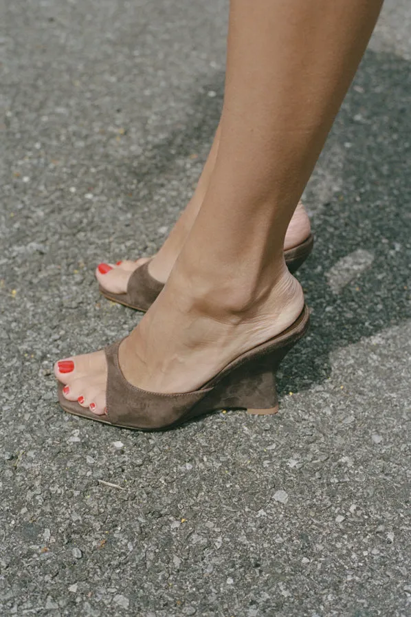 LIDO WEDGE, MOLTEN SUEDE