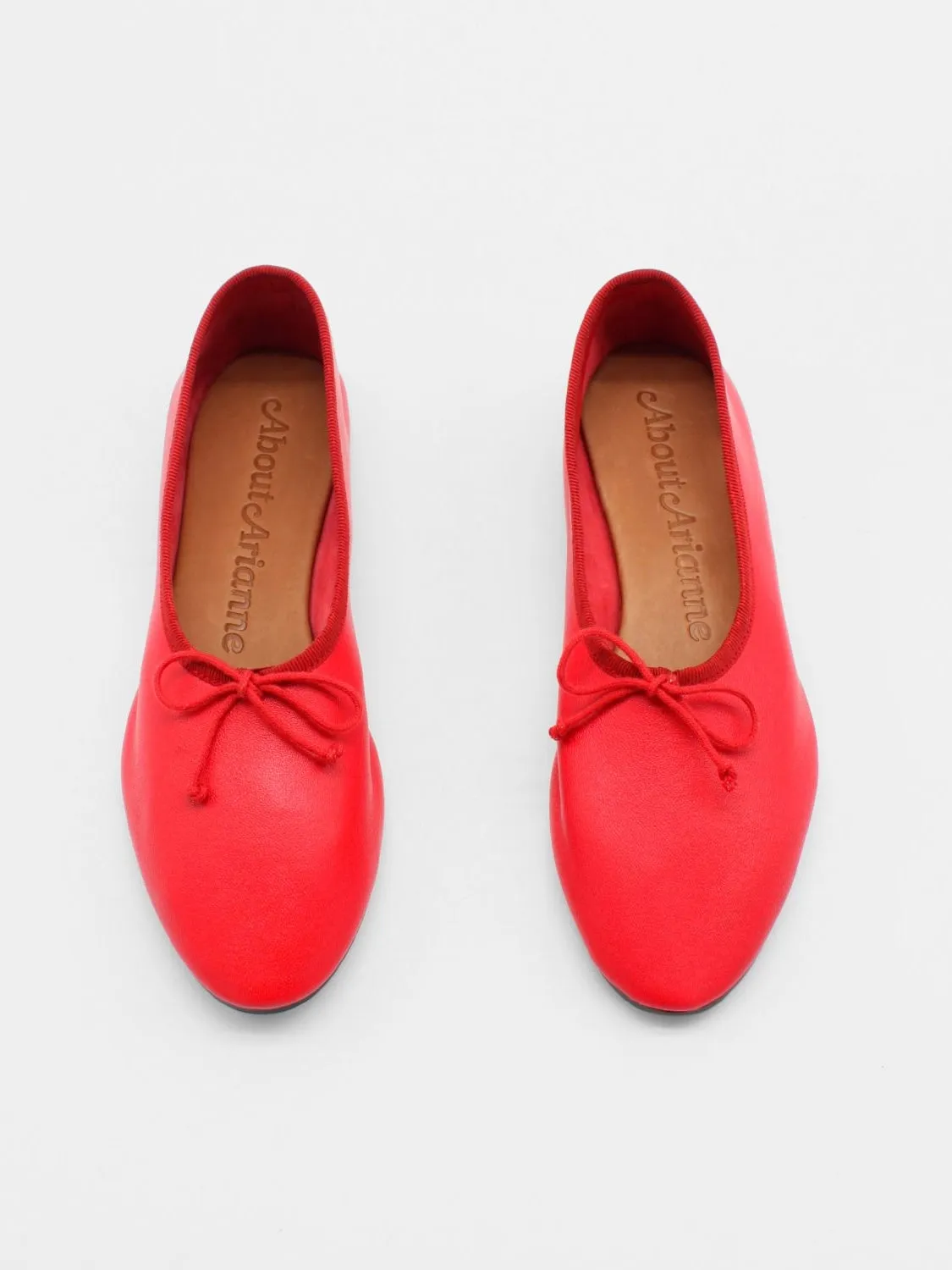 Mila Flat in Red