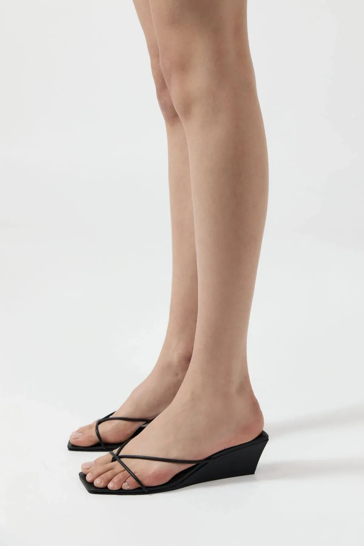 Minimal Low Wedge in Black