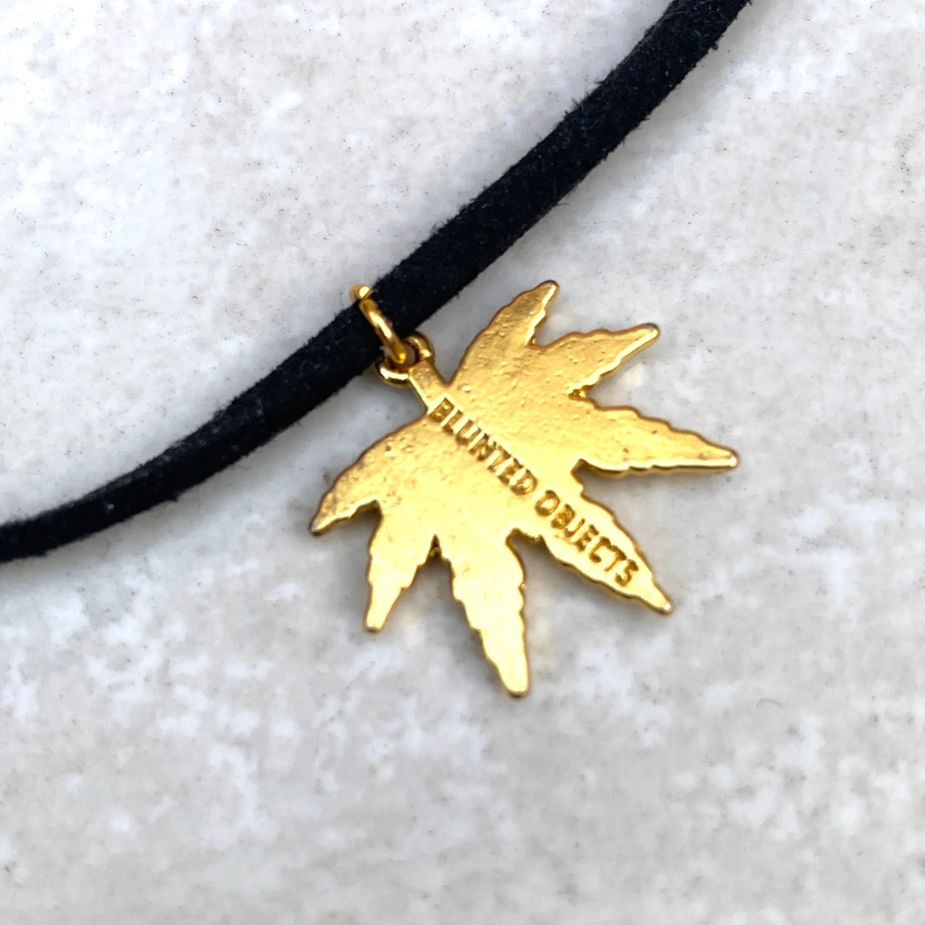Minimalist Mary Leaf Choker - Gold