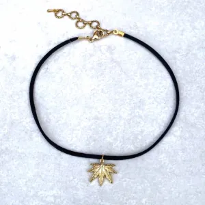 Minimalist Mary Leaf Choker - Gold