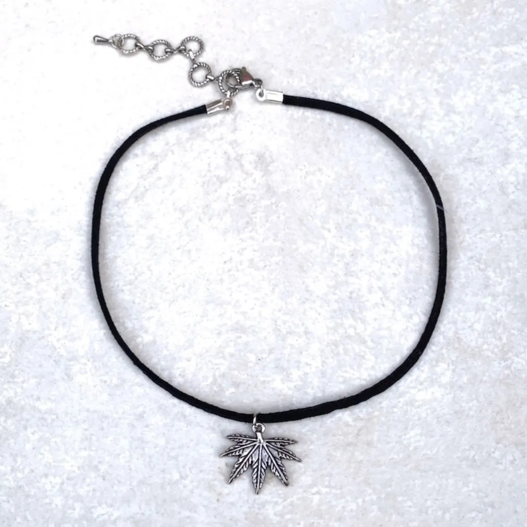 Minimalist Mary Leaf Choker - Silver