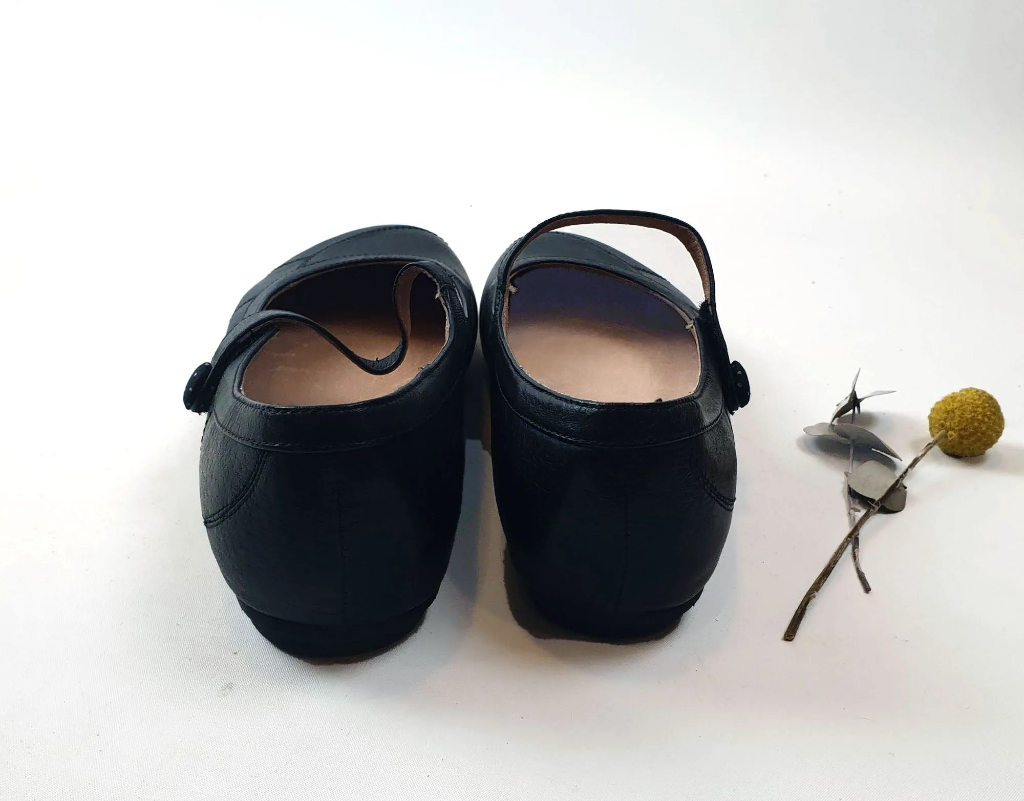 Miz Mooz "Dotty" black leather mary jane style shoes size 41