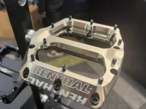 Renthal Revo-F Flat Sealed Bearing CNC Alloy Pedals