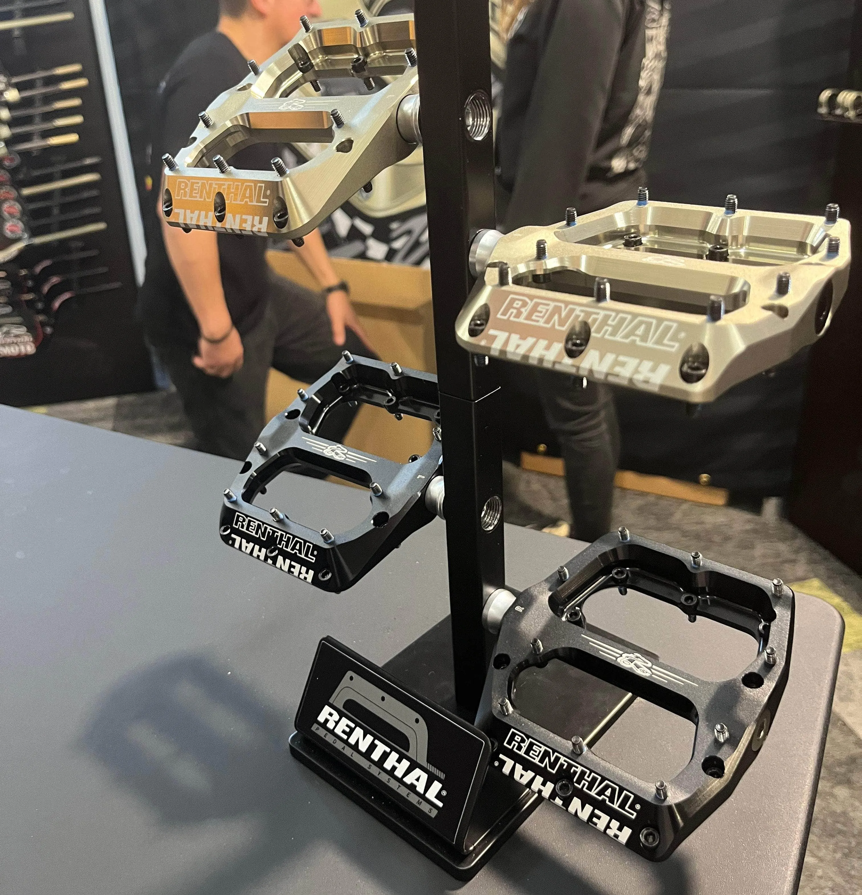 Renthal Revo-F Flat Sealed Bearing CNC Alloy Pedals