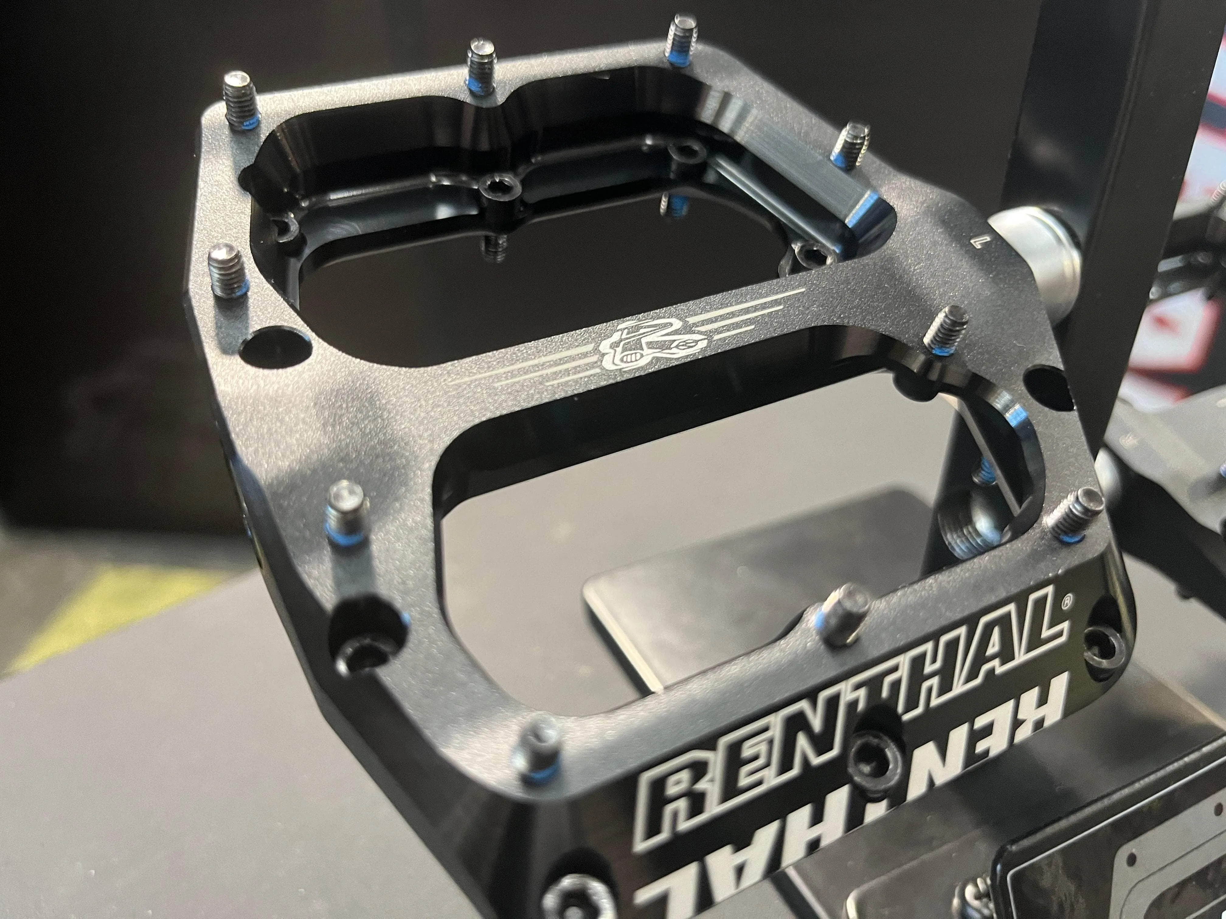 Renthal Revo-F Flat Sealed Bearing CNC Alloy Pedals