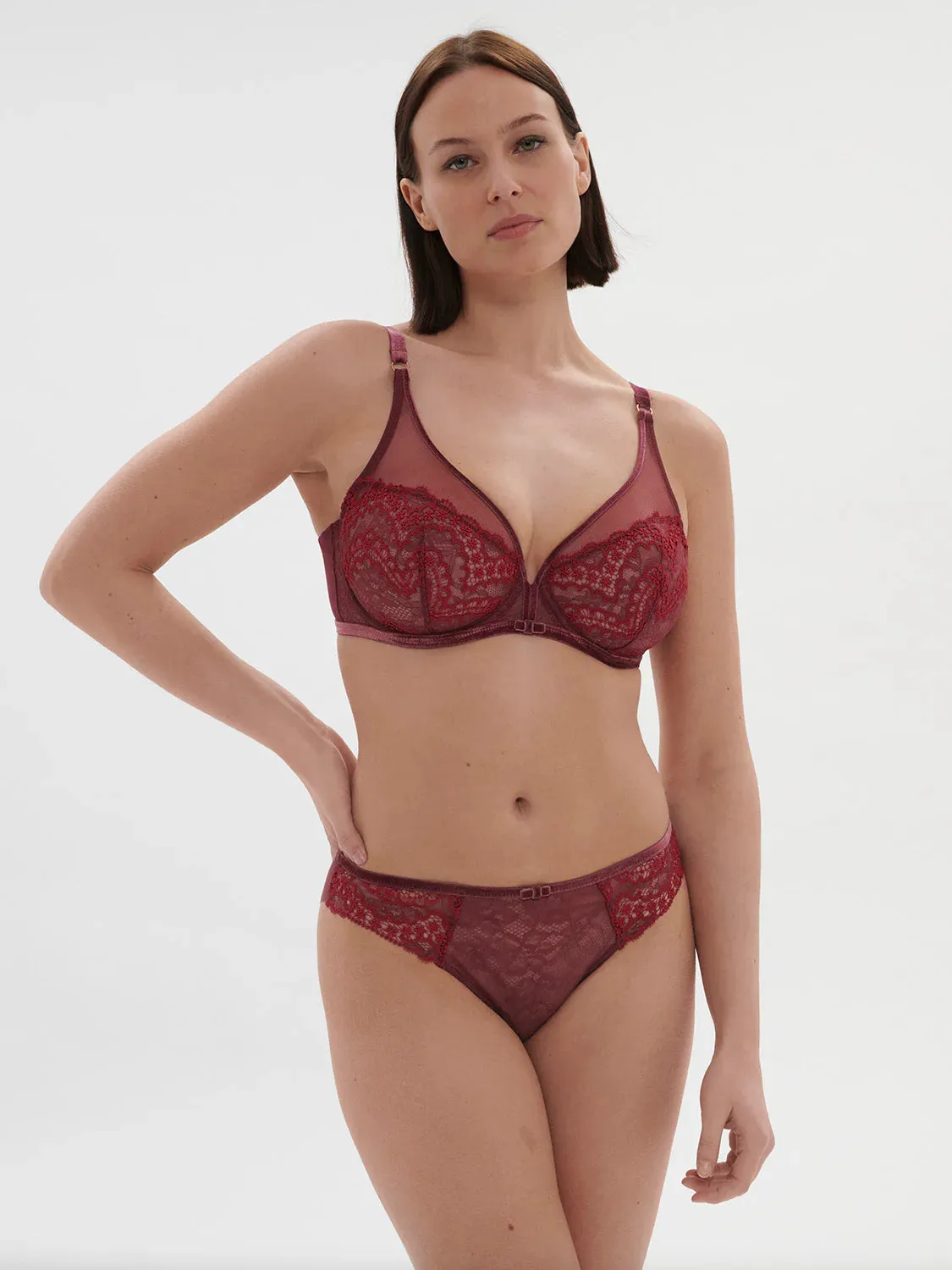 Scenario Plunge Bra in Red