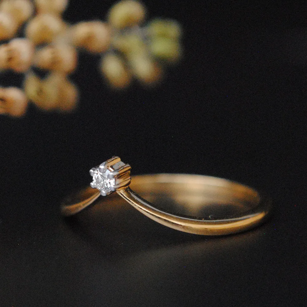 Single Diamond V Chevron Ring