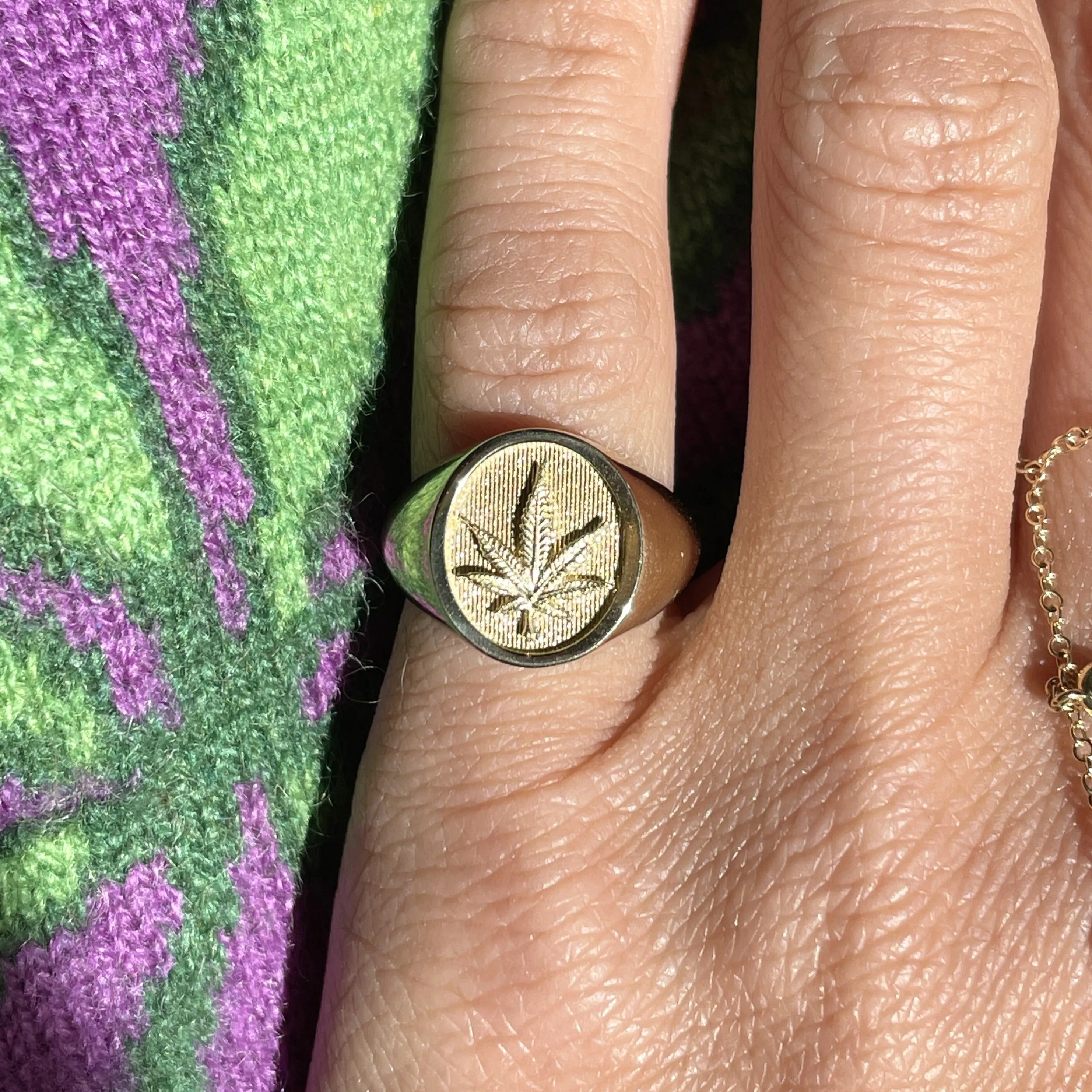 SWEET LEAF Pinky Signet