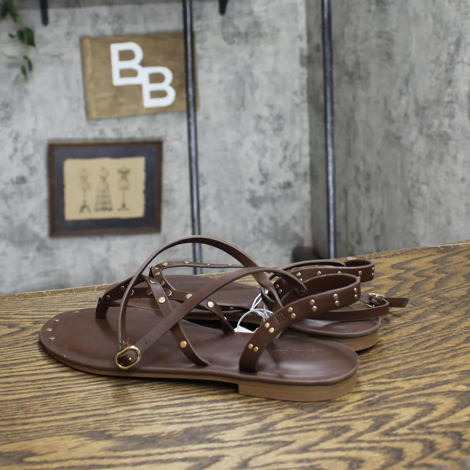 Universal Thread Womens Nikki Studded Thong Sandals 89998544 Brown 9M