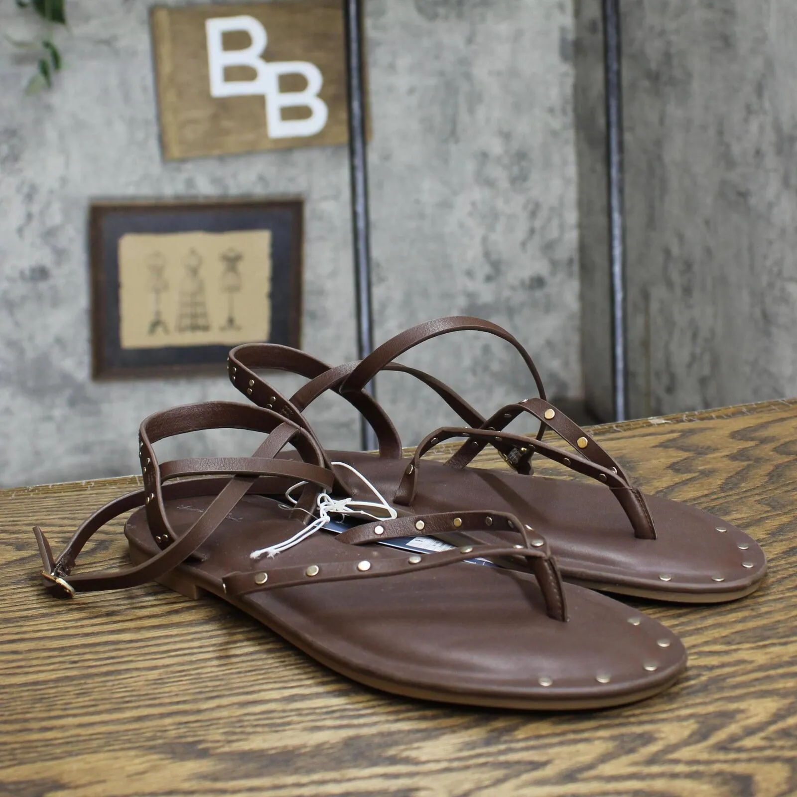 Universal Thread Womens Nikki Studded Thong Sandals 89998544 Brown 9M