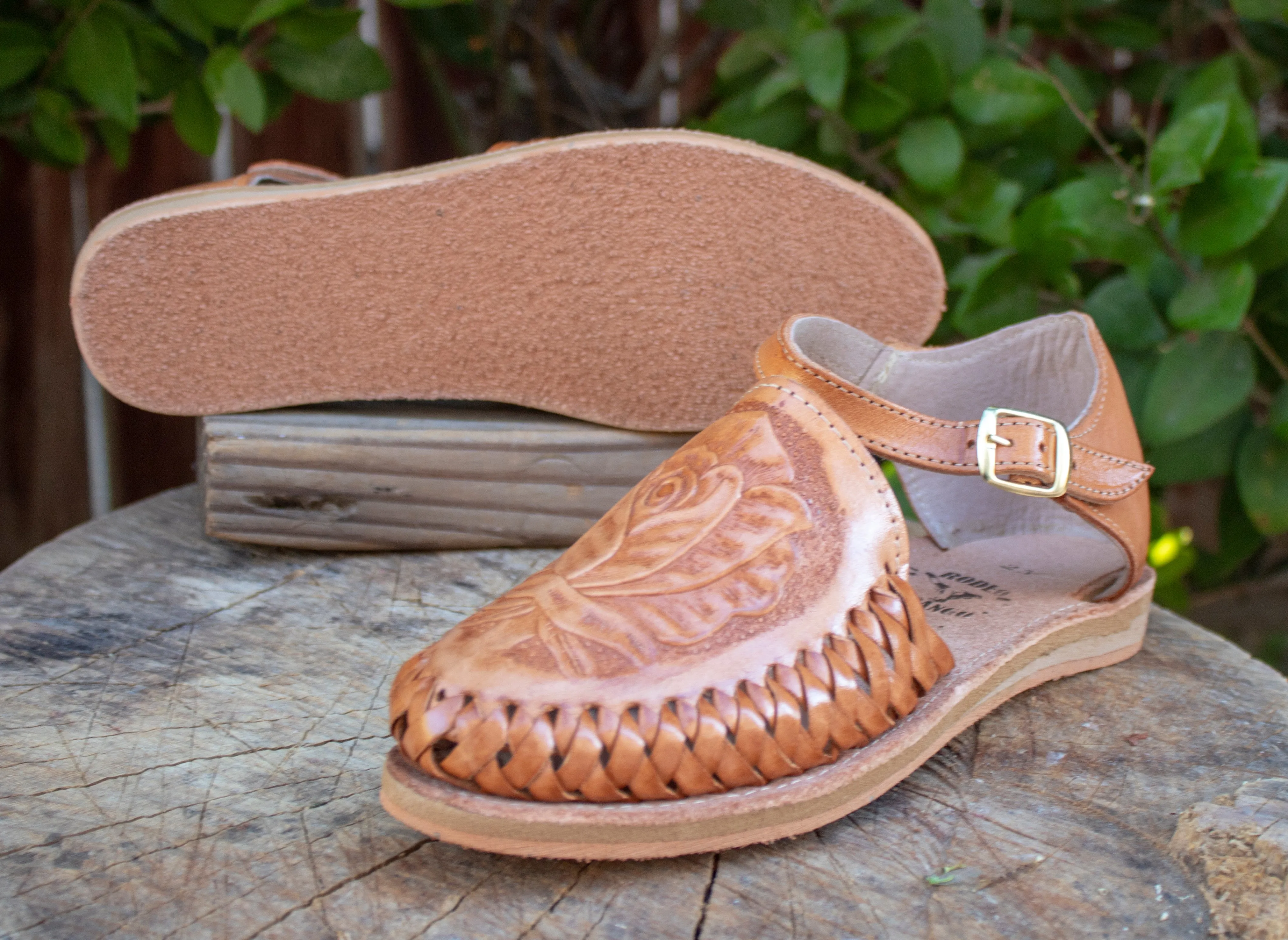 WOMENS ROSE STAMPED LEATHER HUARACHE MEXICAN SANDAL