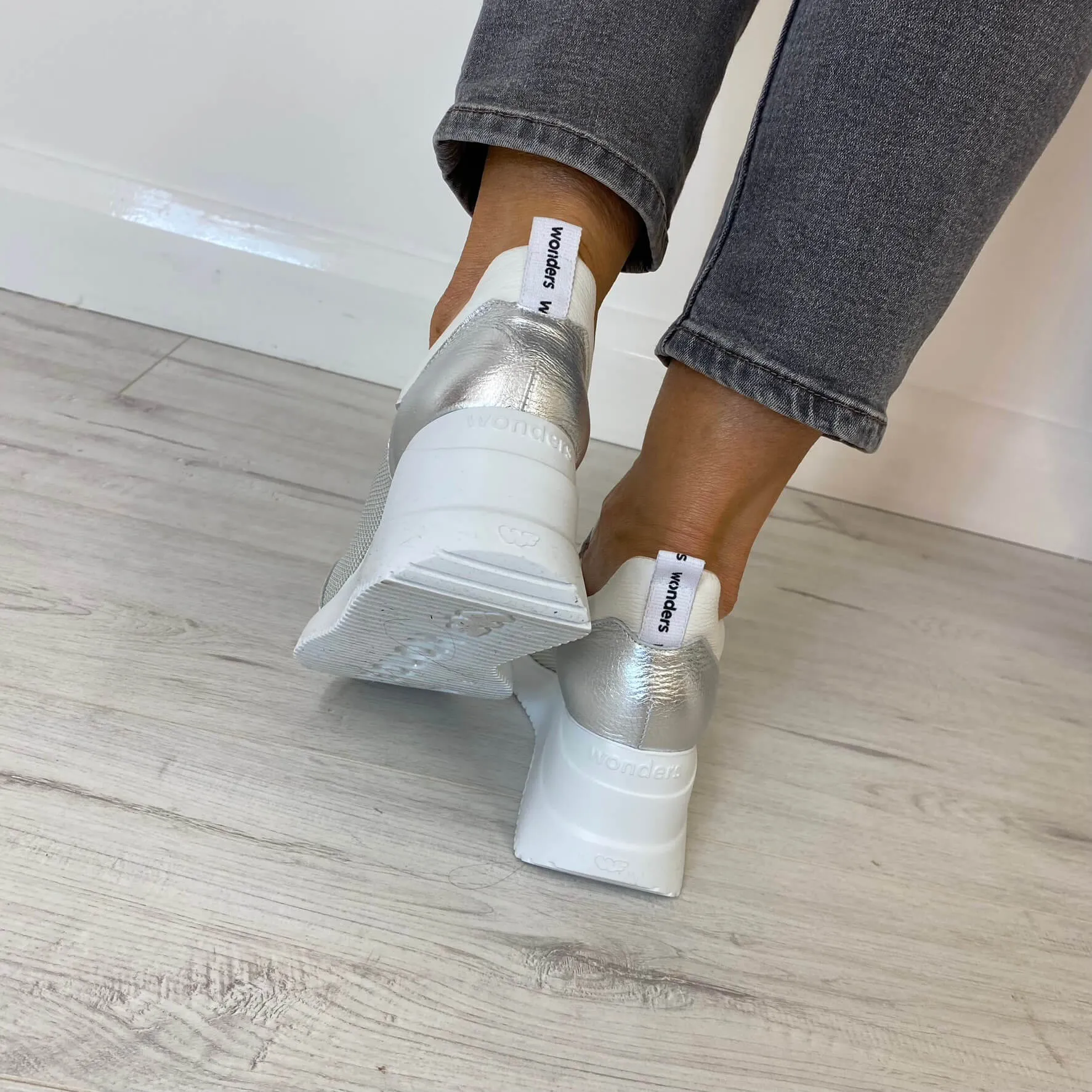 Wonders White Leather Wedge Sole Sneakers